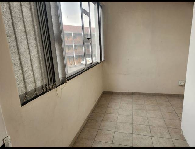 3 BEDROOM APARTMENT FOR SALE IN RHODESFIELD